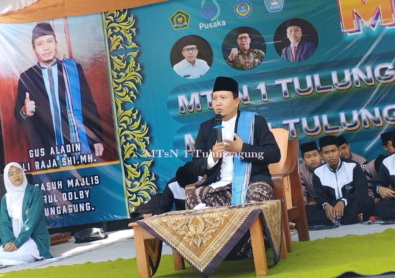 Gelar Pengajian Akbar Milad MTsN 1 - MAN 1 Tulungagung