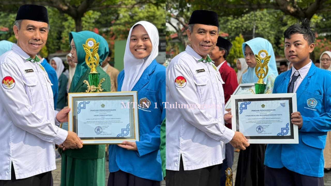 Dua Juara OMI Sains MTsN 1 Terima Penghargaan dari Kepala Kantor Kemenag Tulungagung