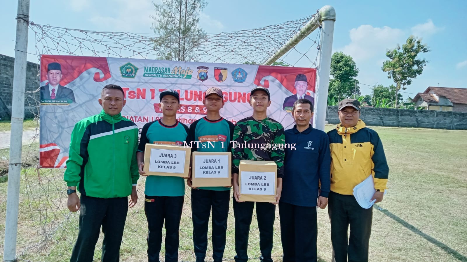 Di Lapangan Mliwis, Kelas 8 dan 9 Ikuti Lomba Baris-Berbaris