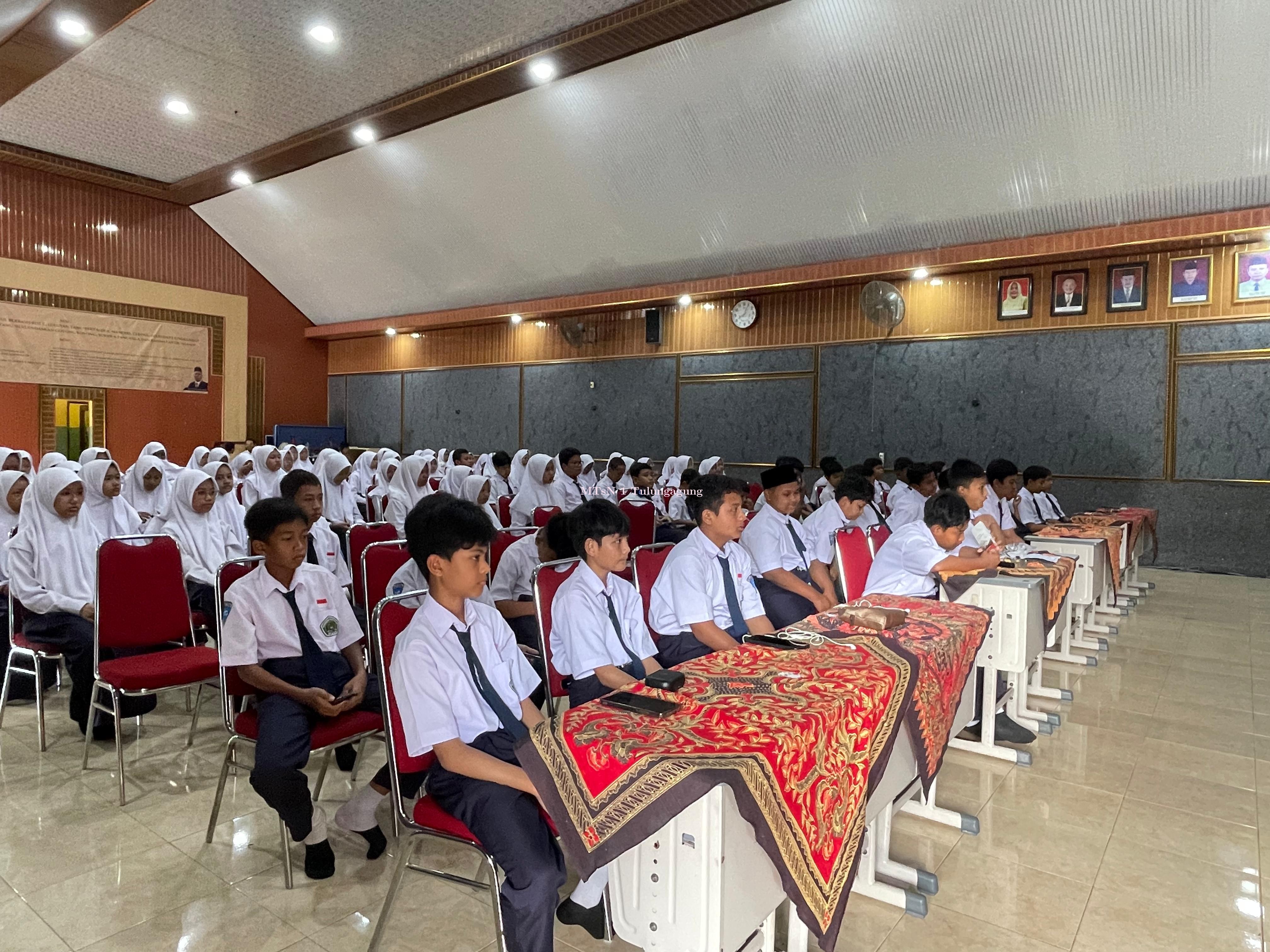 Optimalkan Kompetensi Berbahasa Asing, Siswa Kelas 7 Ikuti Pretes English dan Arabic Proficiency