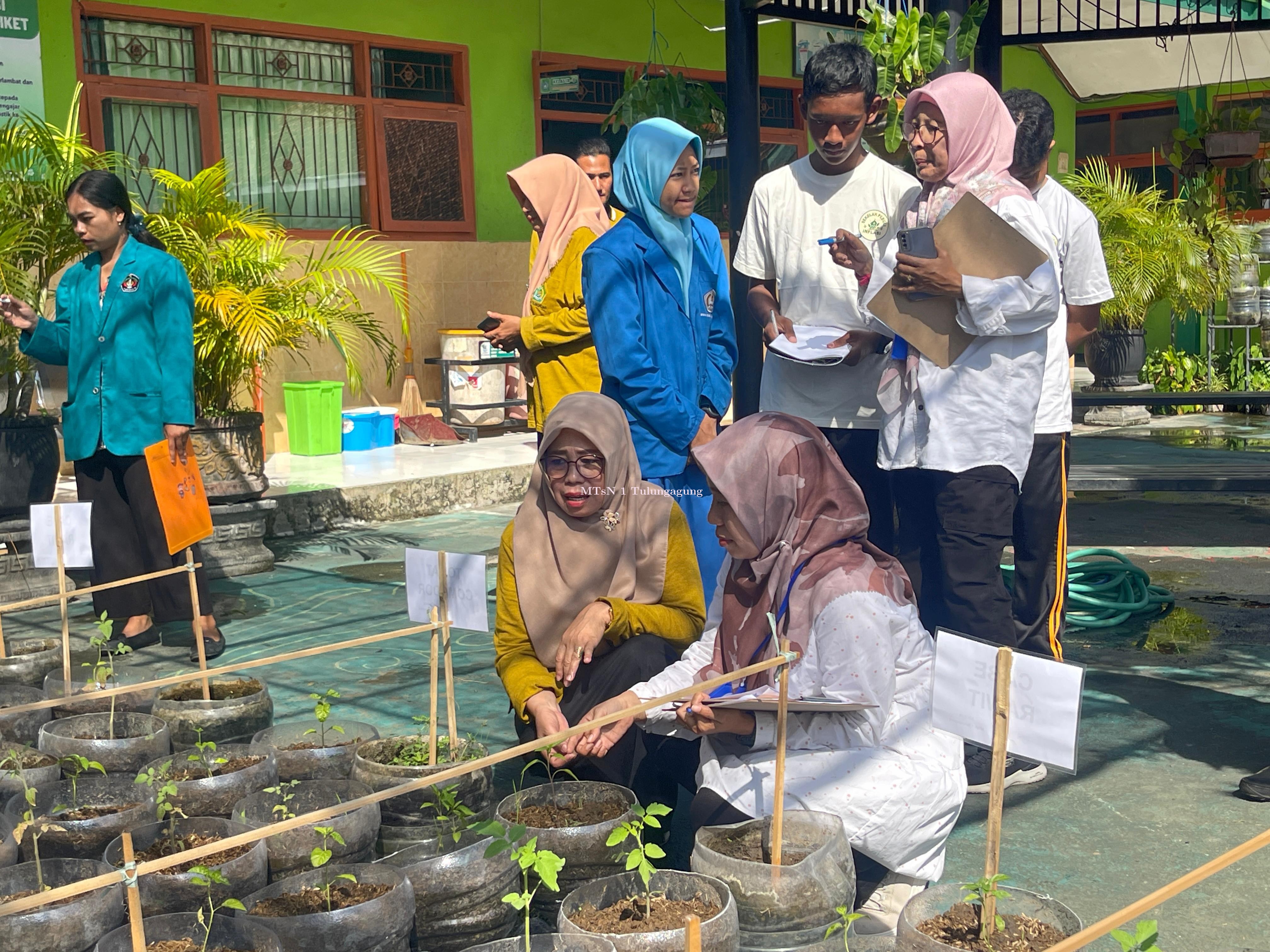 Kunjungi MTsN 1 Tulungagung, Lakukan Monitoring dan Penjurian Sekolah Peduli Inflasi