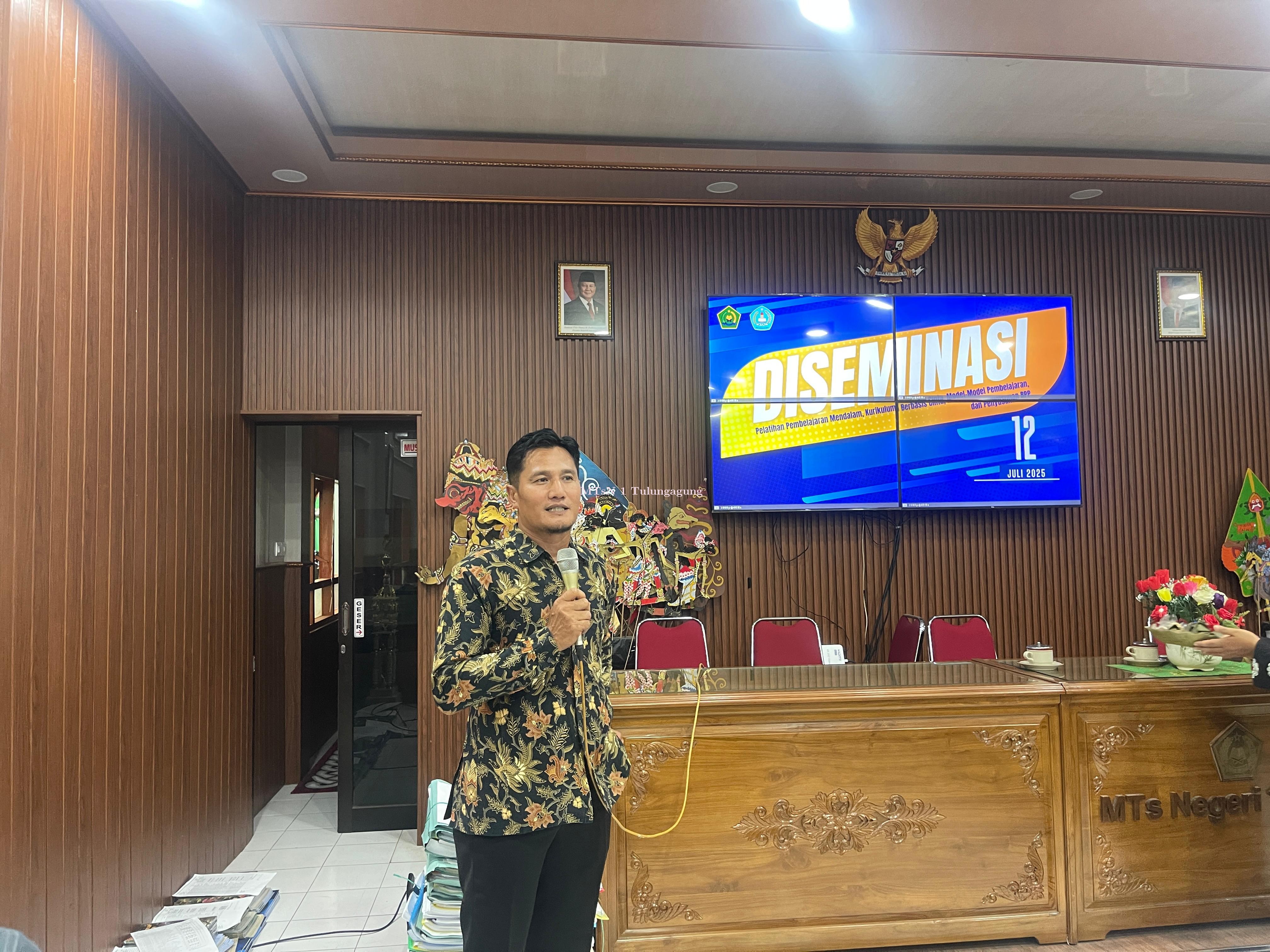 Diseminasi Pembelajaran Mendalam dan Kurikulum Berbasis Cinta kepada Guru dan KKM MTsN 1 Tulungagun