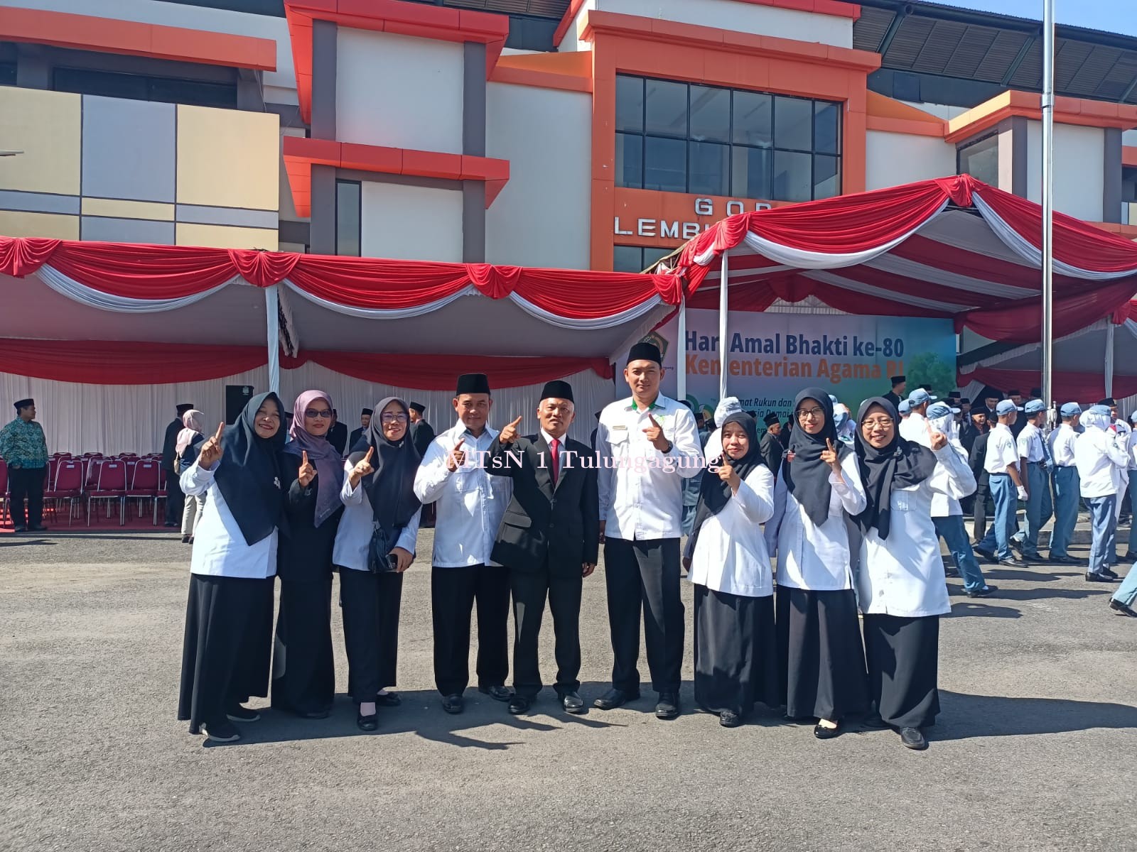 Hadir di GOR Lembu Peteng, Satu Murid Wakili Penerimaan Bea Siswa Baznas