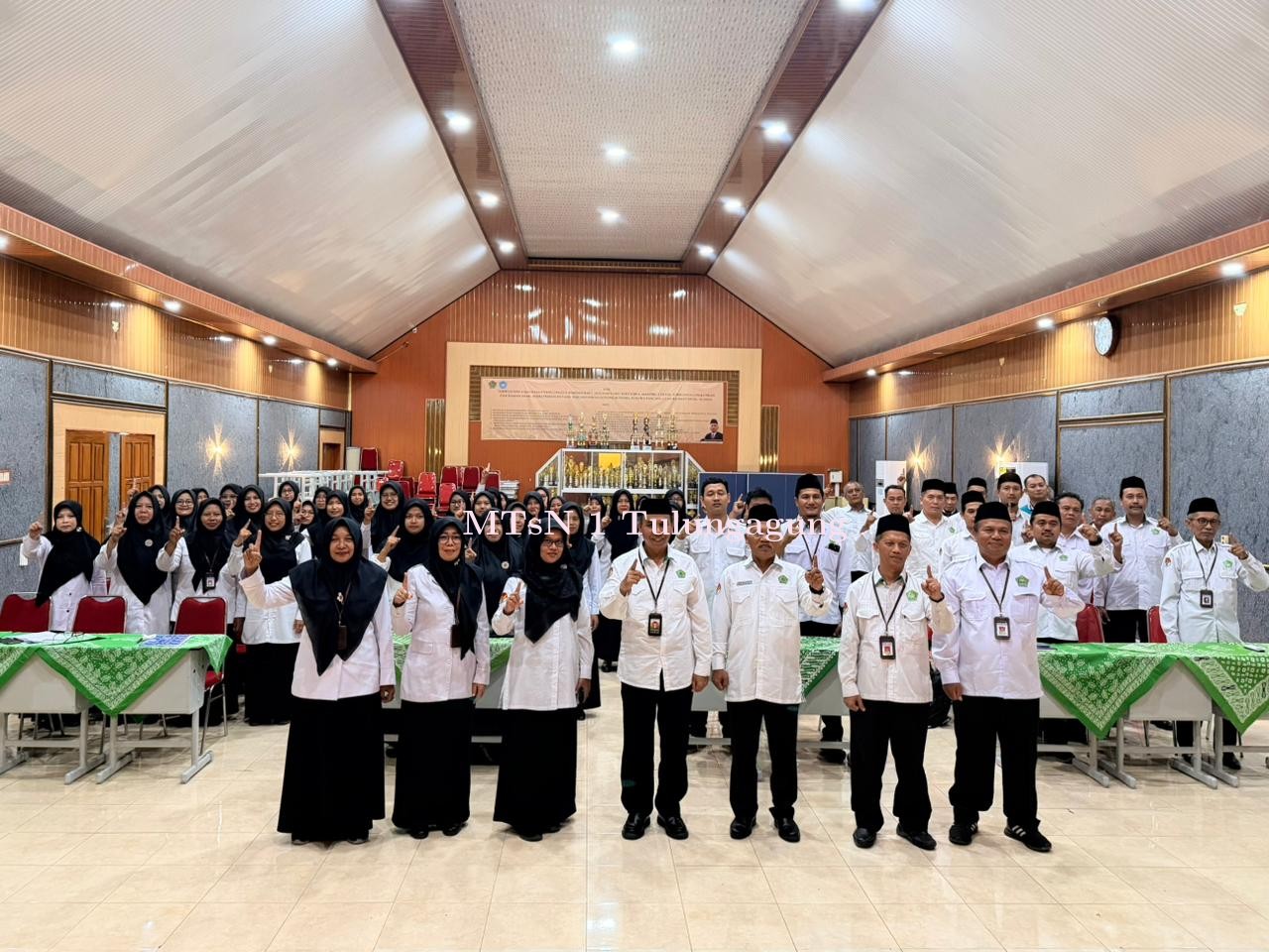Awali Semester Genap, Kepala Kantor Kemenag Beri Pencerahan GTK MTsN 1 Tulungagung