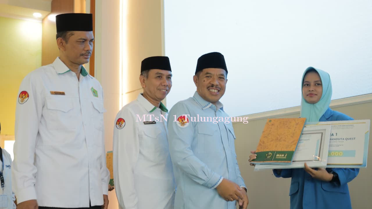 Dua Murid Ini tak Kalah Josh, Naik Podium Juara II dan Juara III Awarding Lomba Poster