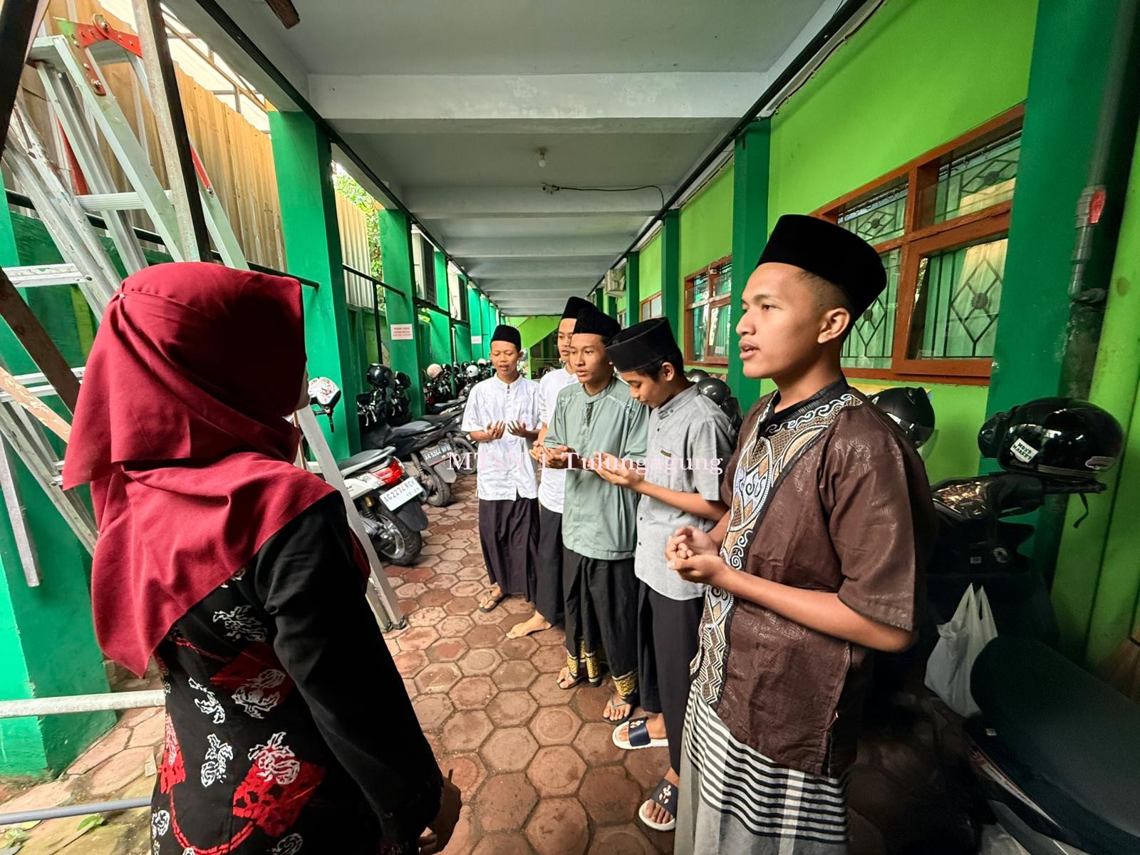 Santriwan - Santriwati Diajak Praktik Wudlu dan Tayamum