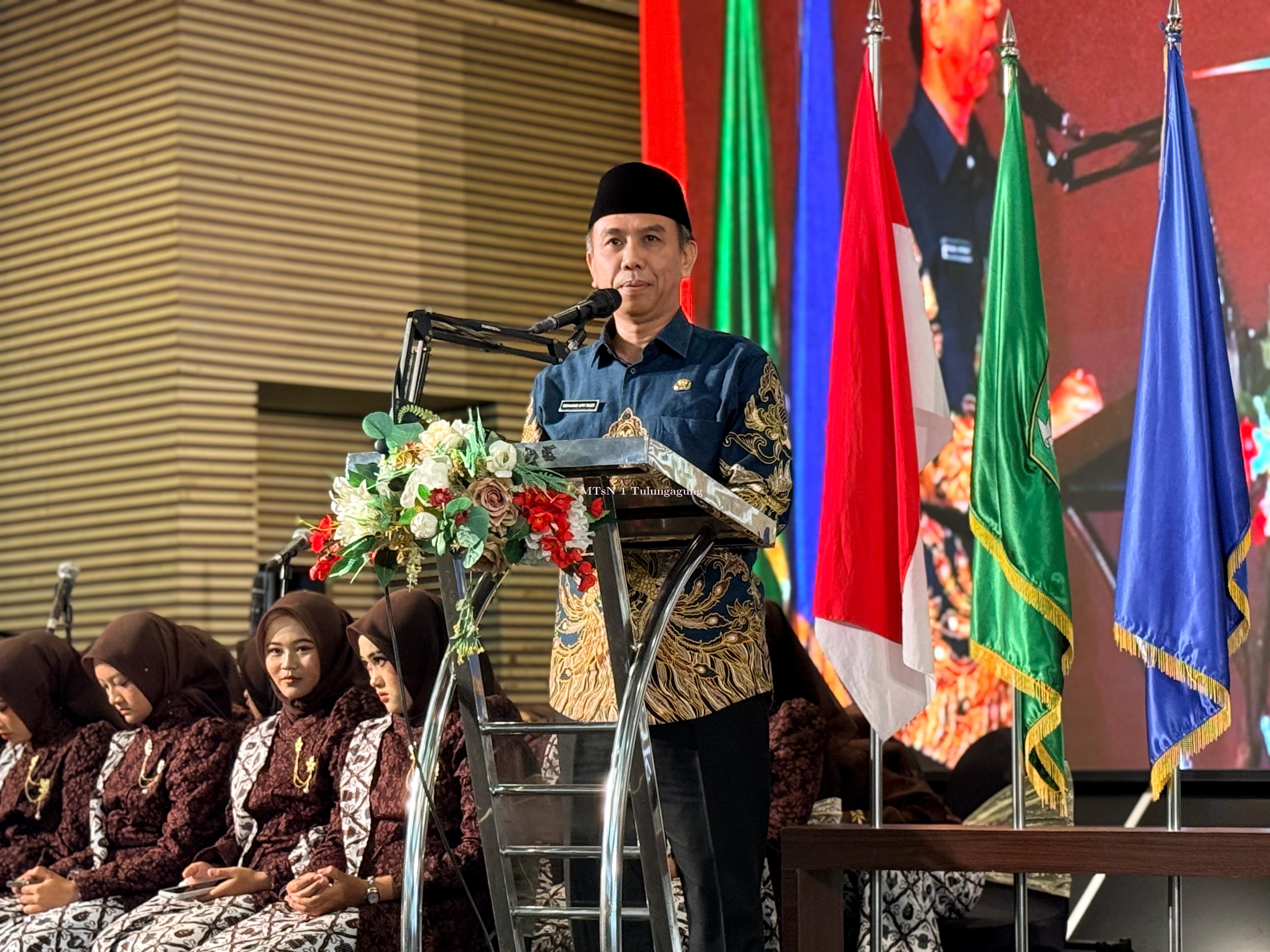 Kakankemenag Hadiri Tarbiyatul Aulad, Penyerahan dan Apresiasi Murid Kelas IX MTsN 1 Tulungagung