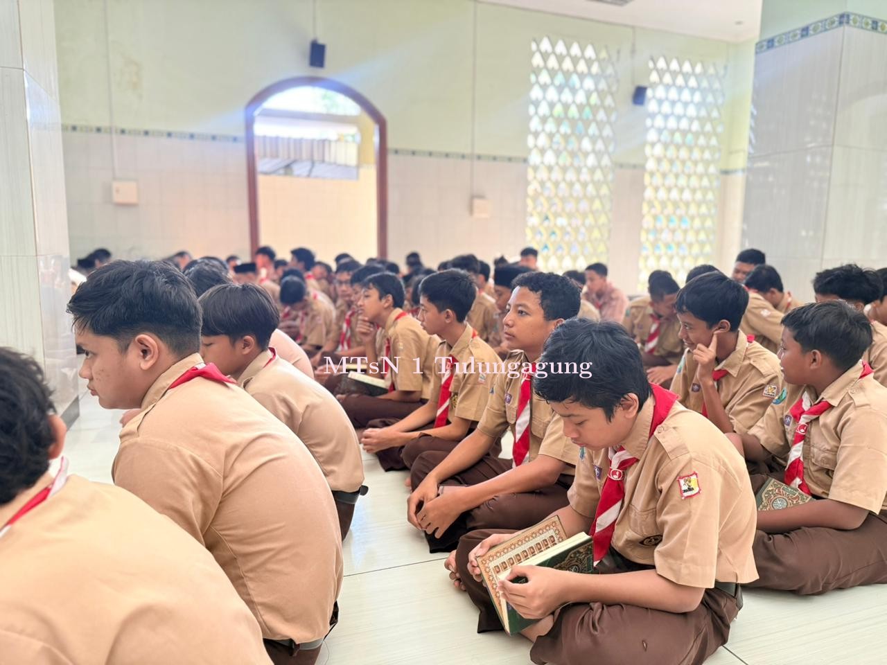 Siswa kelas 7 dan 8 Laksanakan Khotmil Qur\