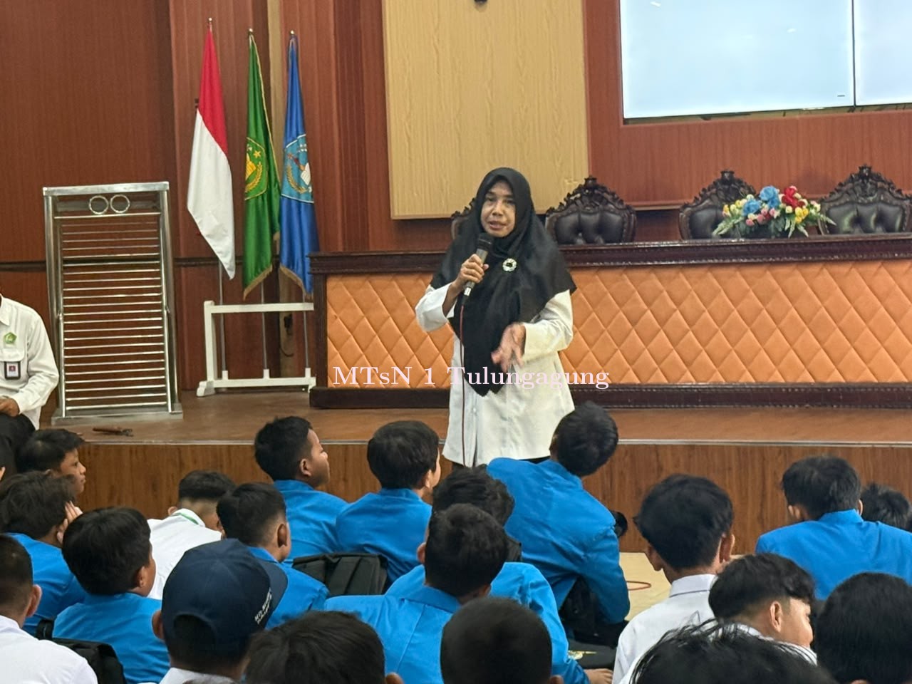 Berkenalan dengan Madrasah, Pendidik-Tenaga Kependidikan, dan Ekstakurikuler Madrasah