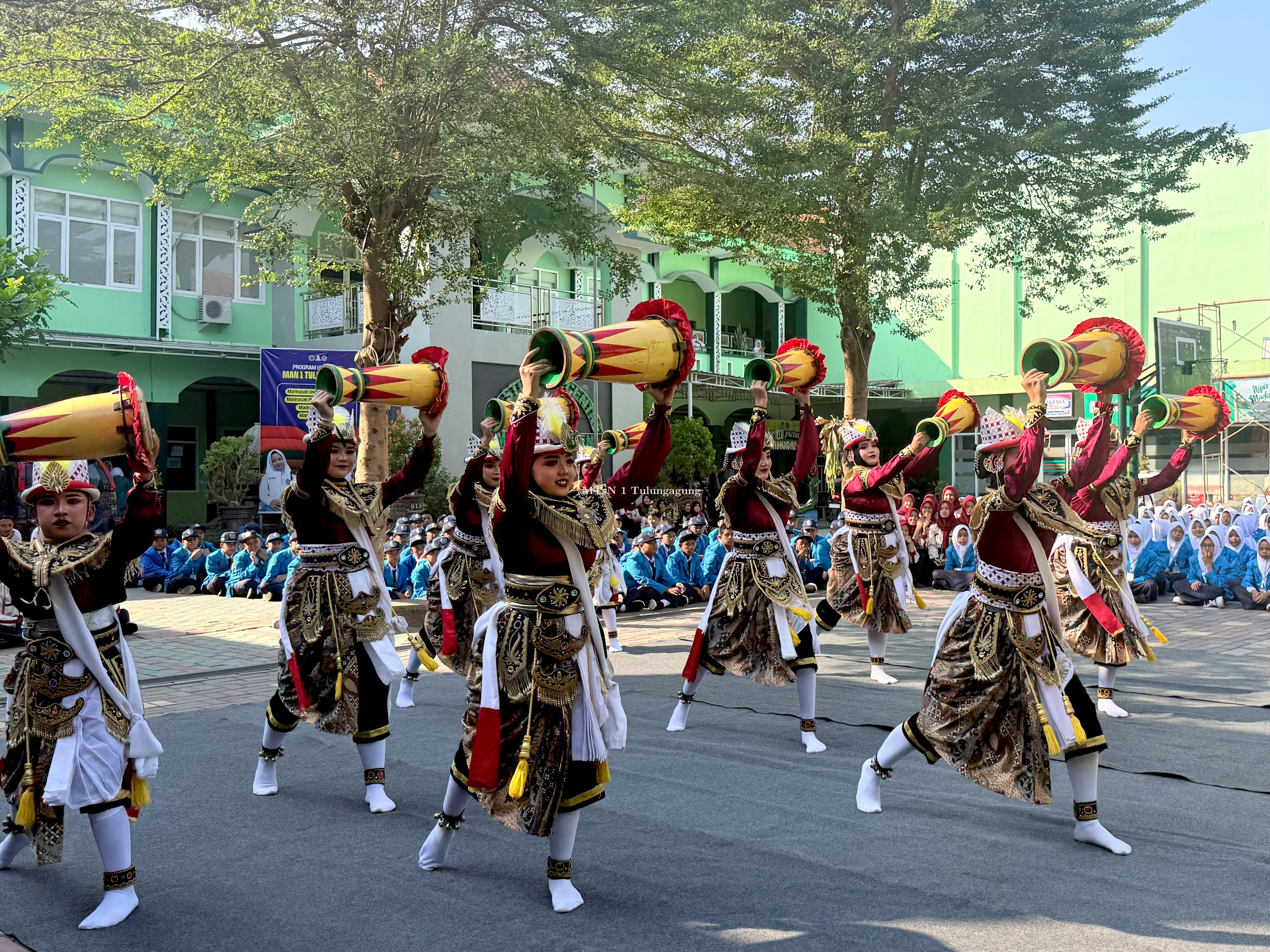 Unjuk Kebolehan Tim Reog, Tari Zapin, dan Paskib di Upacara Pembukaan Matamuda