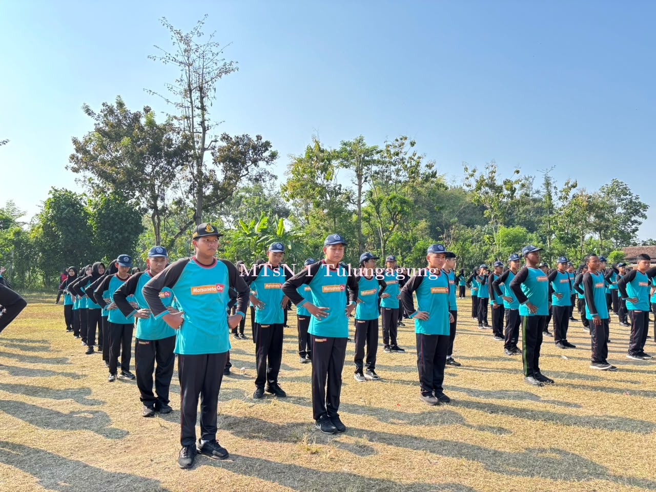 Dilatih Disiplin, Murid Kelas 8 dan 9 Latihan Baris-Berbaris