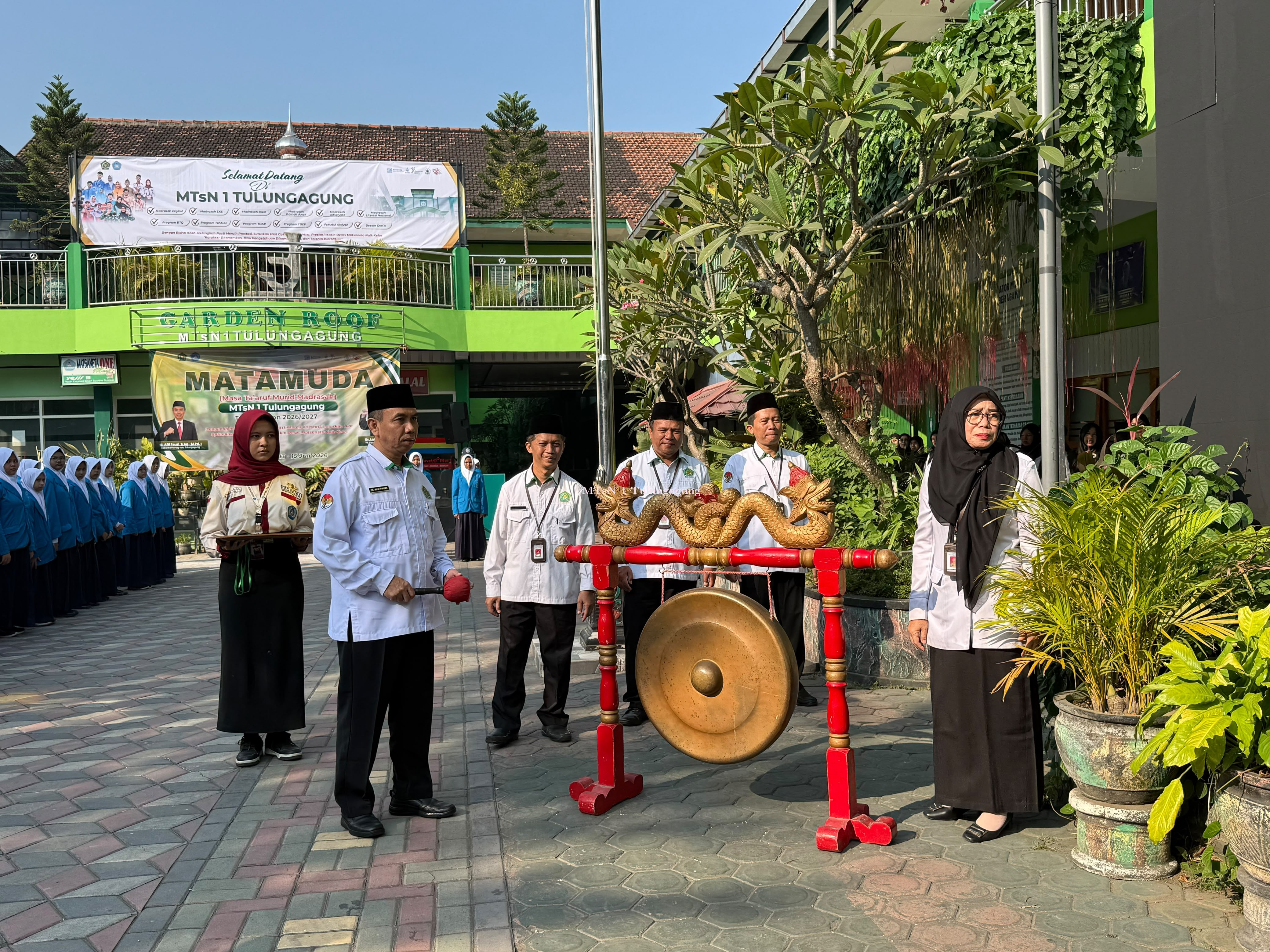 Buka Matamuda, Kakankemenag Sematkan Tanda Peserta dan Tabuh Gong