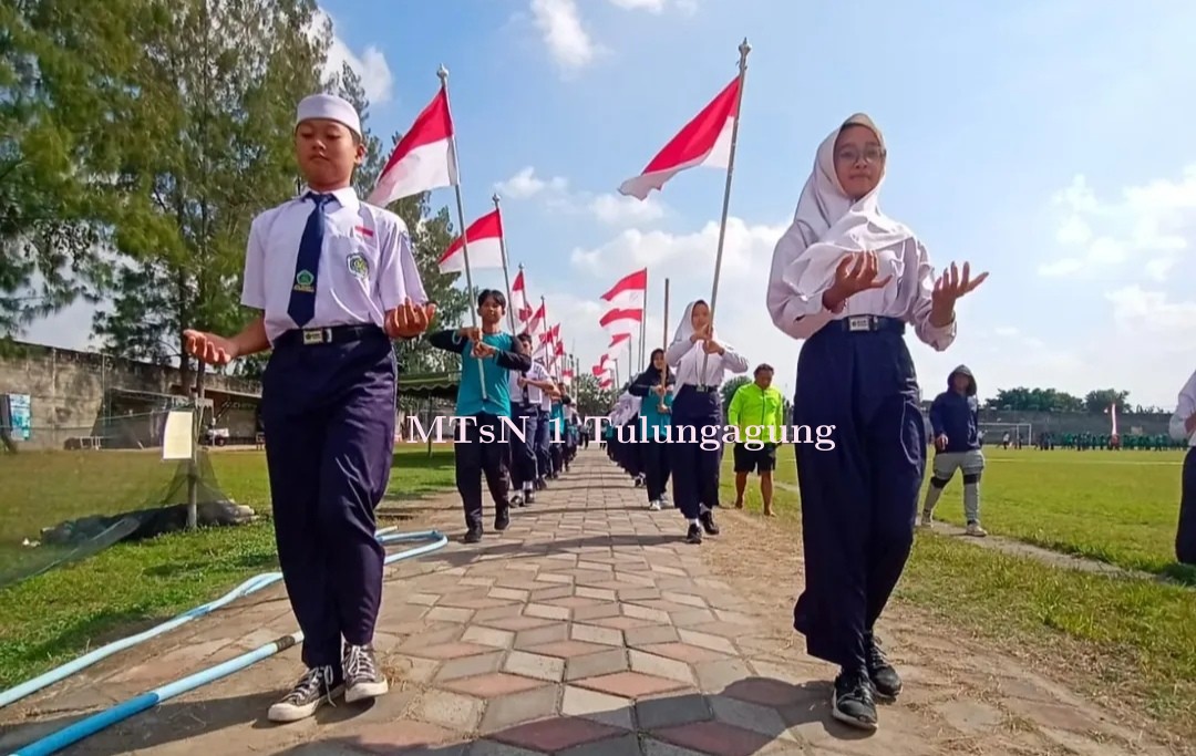 Persembahan MTsN 1 Tulungagung Dalam Event Pawai Budaya Bhinneka Tunggal Ika
