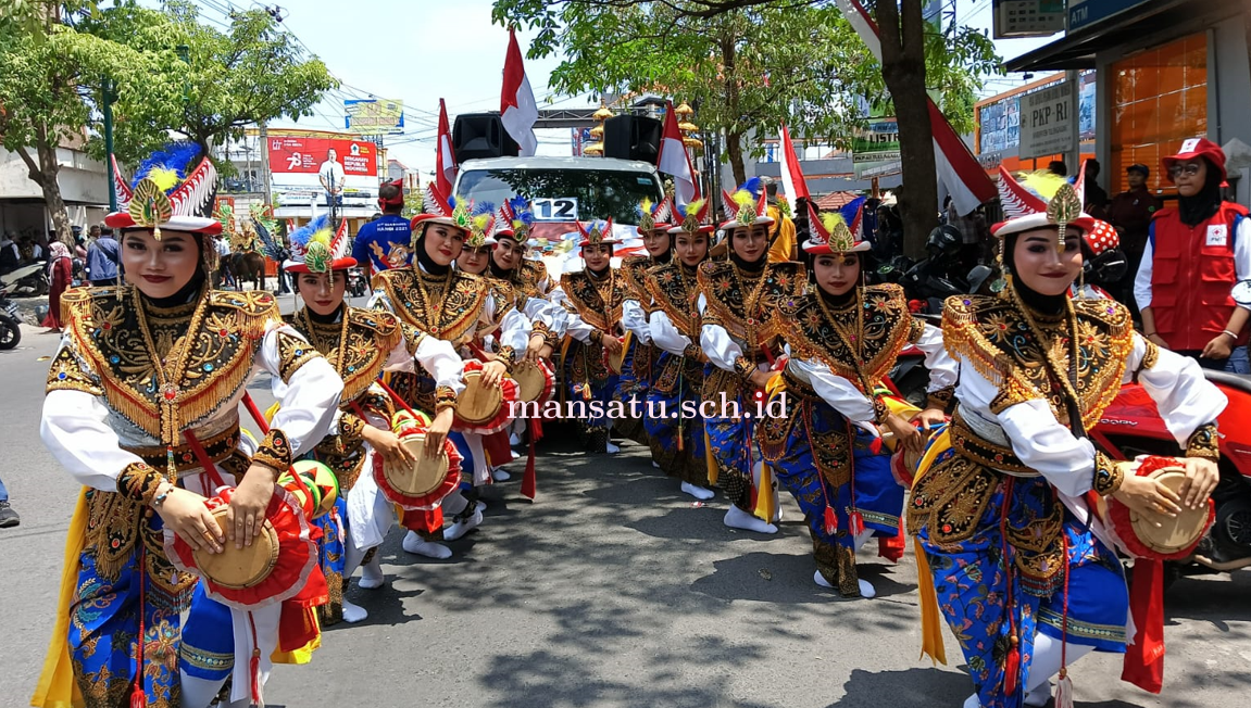 Matsaneta One Memesona dalam Pawai Budaya Bhineka Tunggal Ika