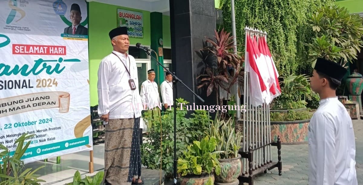 Menyambung Juang Merengkuh Masa Depan Apel Hari Santri  Gabungan MTsN 1 - MAN 1