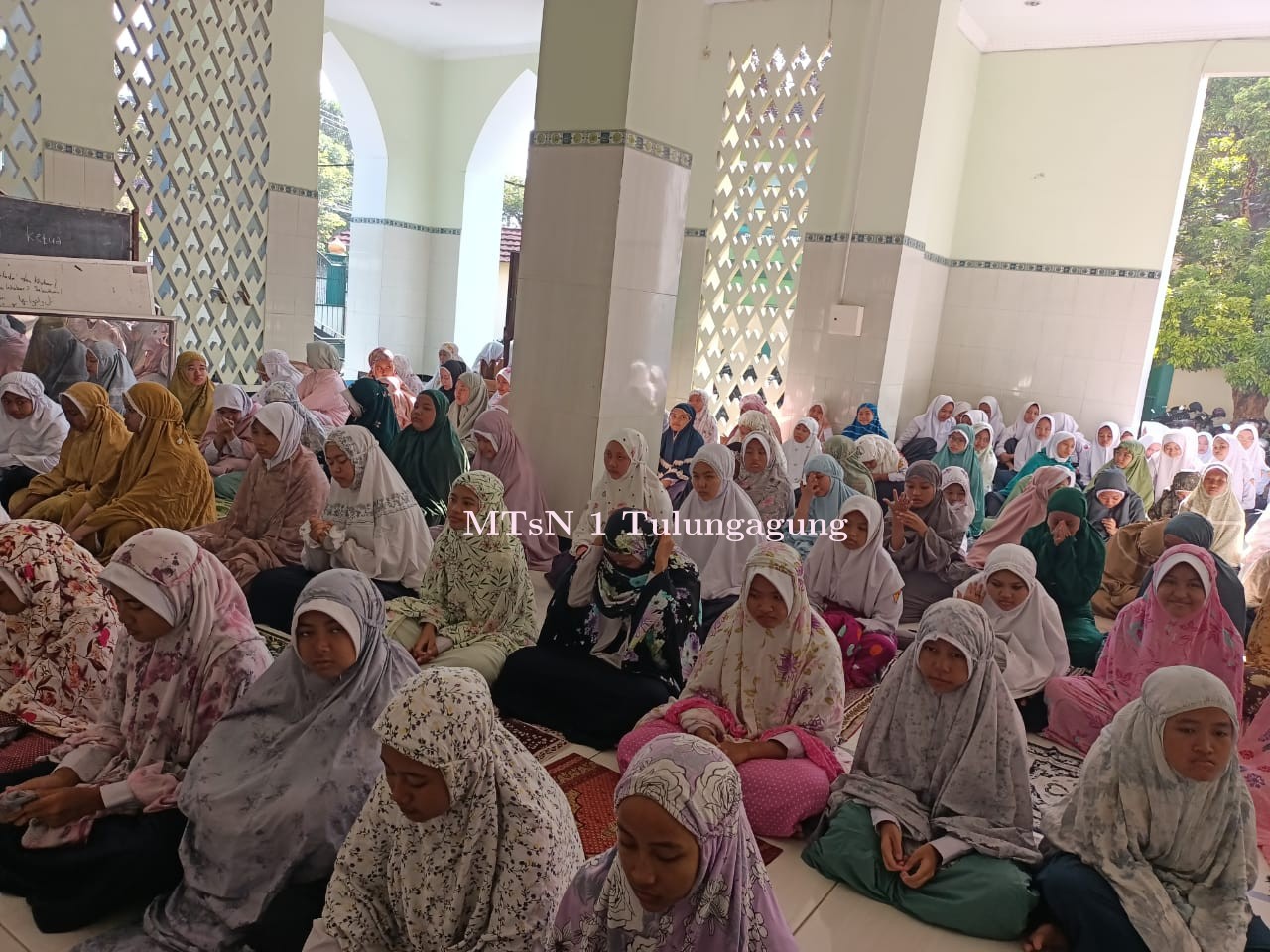 Gelar Istighosah Bersama Diikuti Seluruh Warga Madrasah 