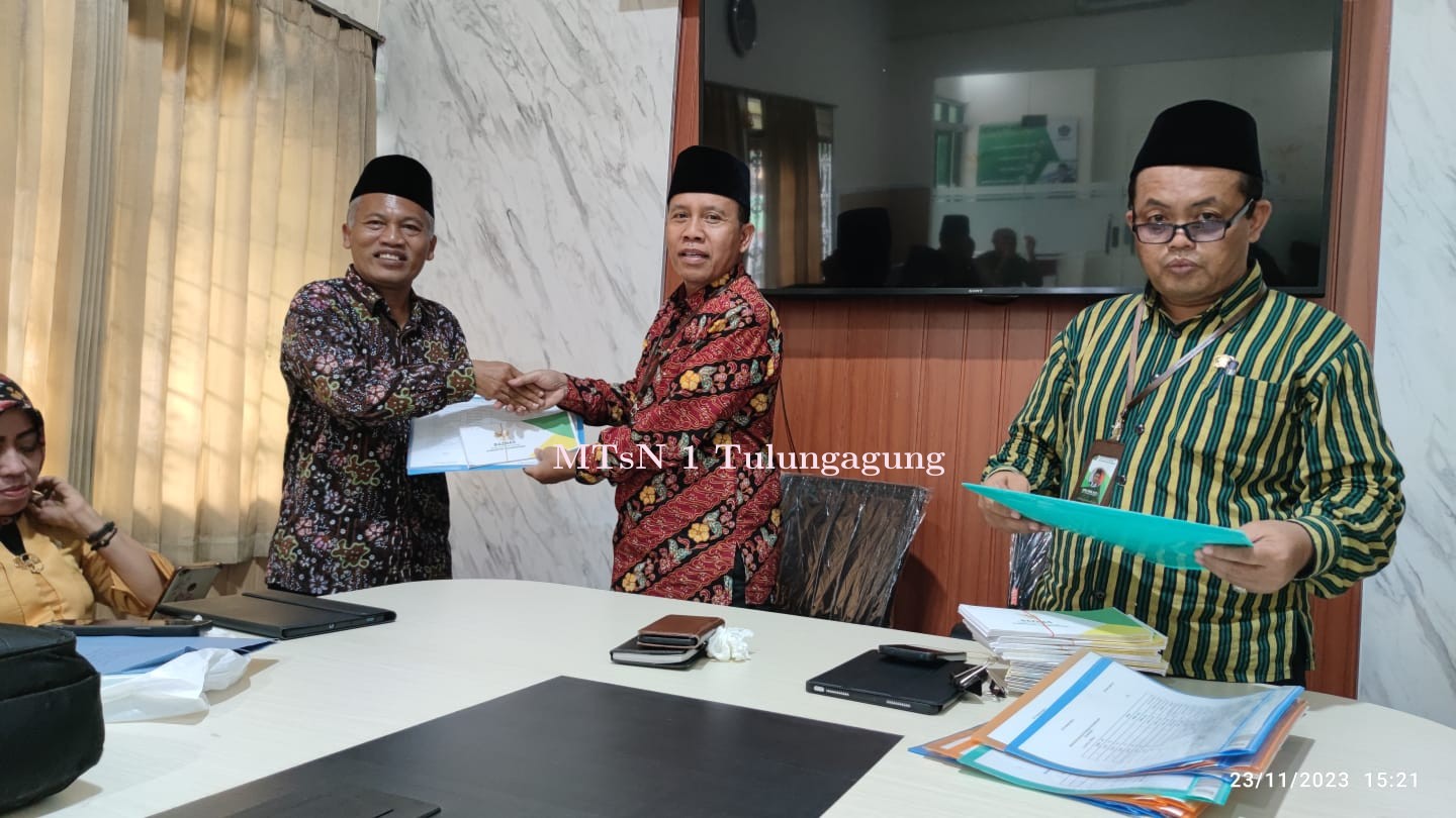 Penyerahan Beasiswa dari Baznas  untuk Siswa Matsaneta