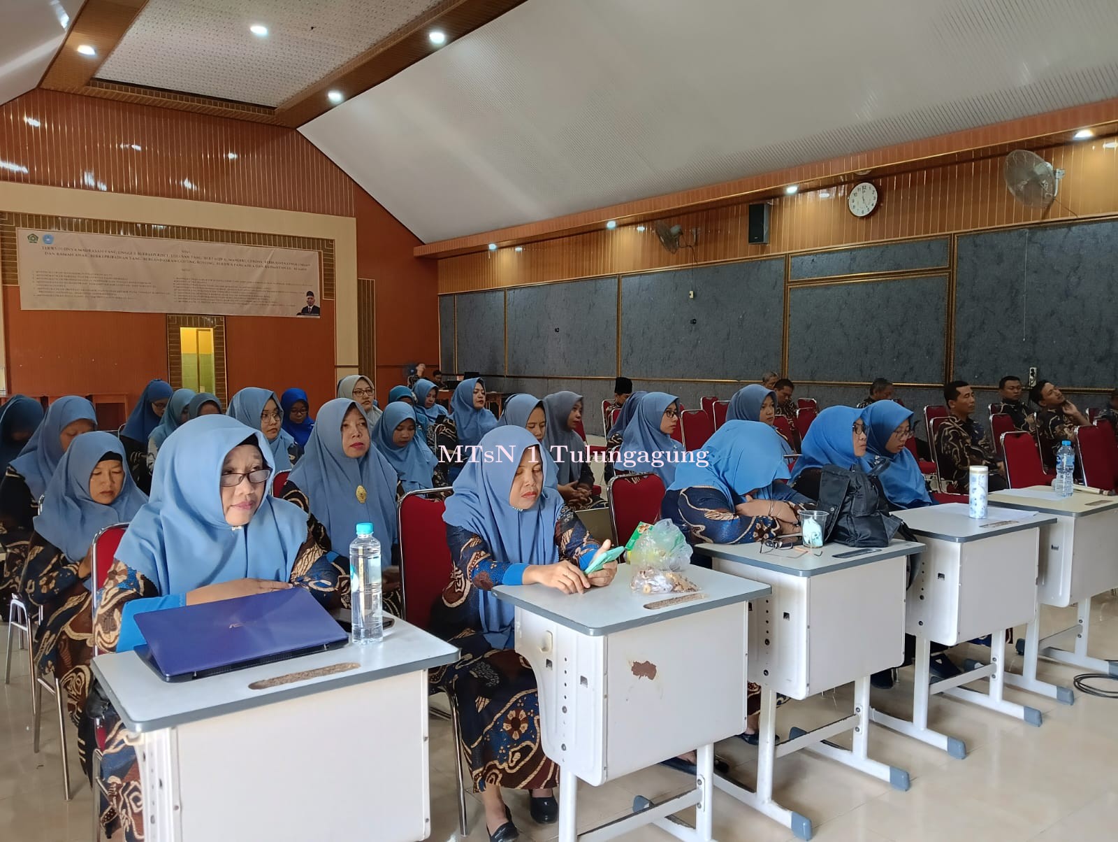 Ikuti Pembinaan ASN  di Kankemenag dan Via Zoom di Madrasah