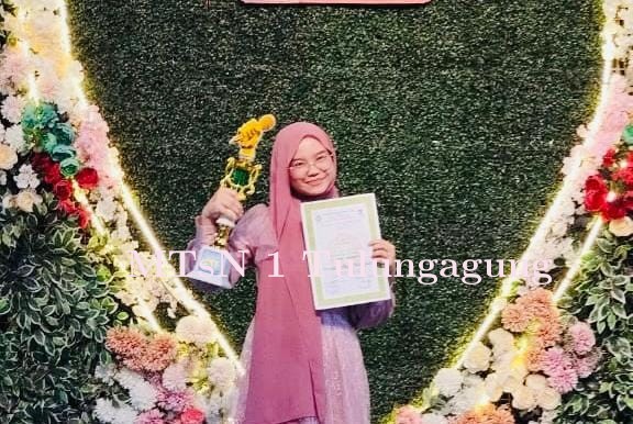 Wow! Sabet Medali Emas Kompetisi Bahasa Inggris, Juara 1 Lomba  Menyanyi Piala PGRI