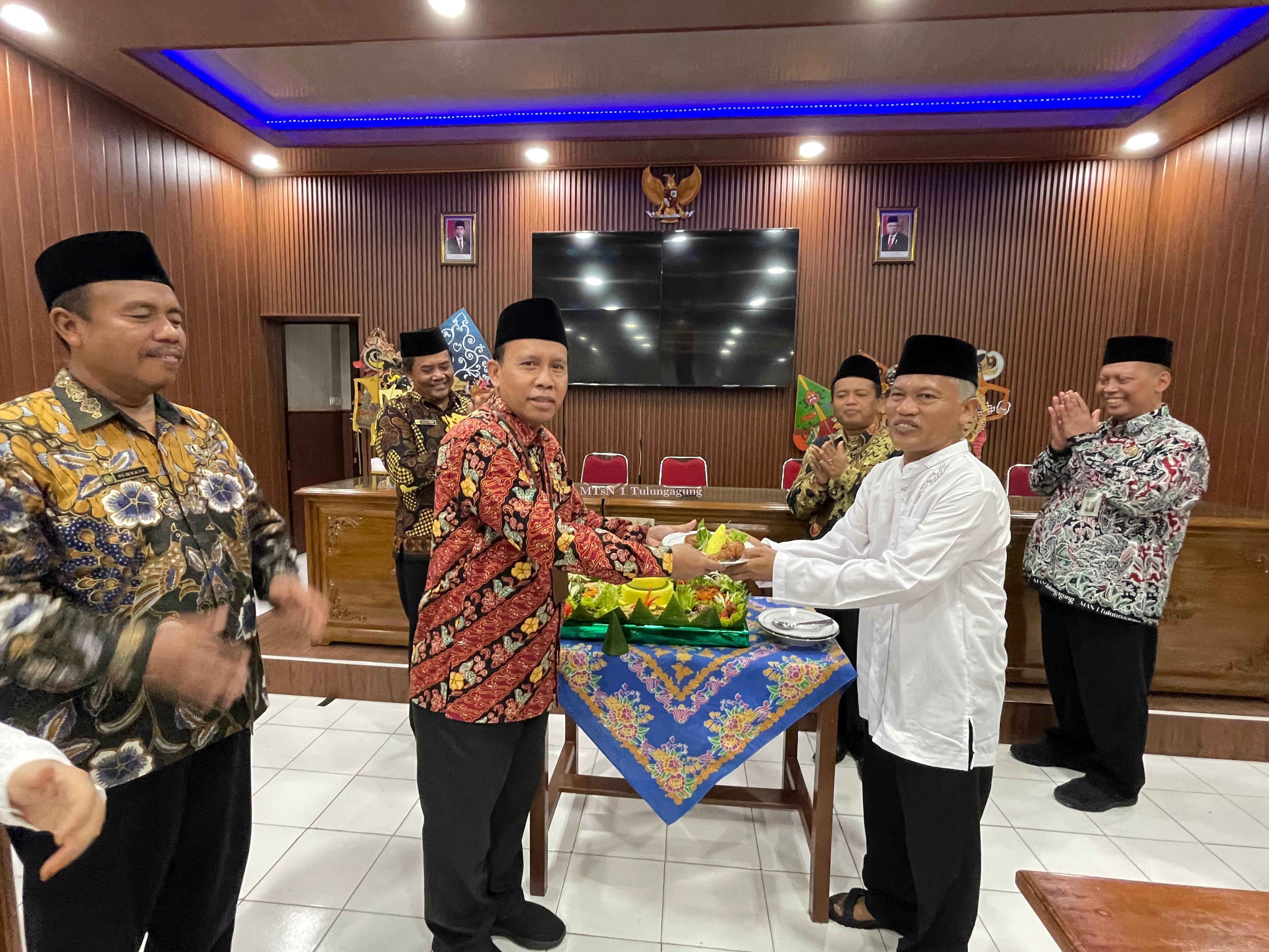 Potong Tumpeng Milad