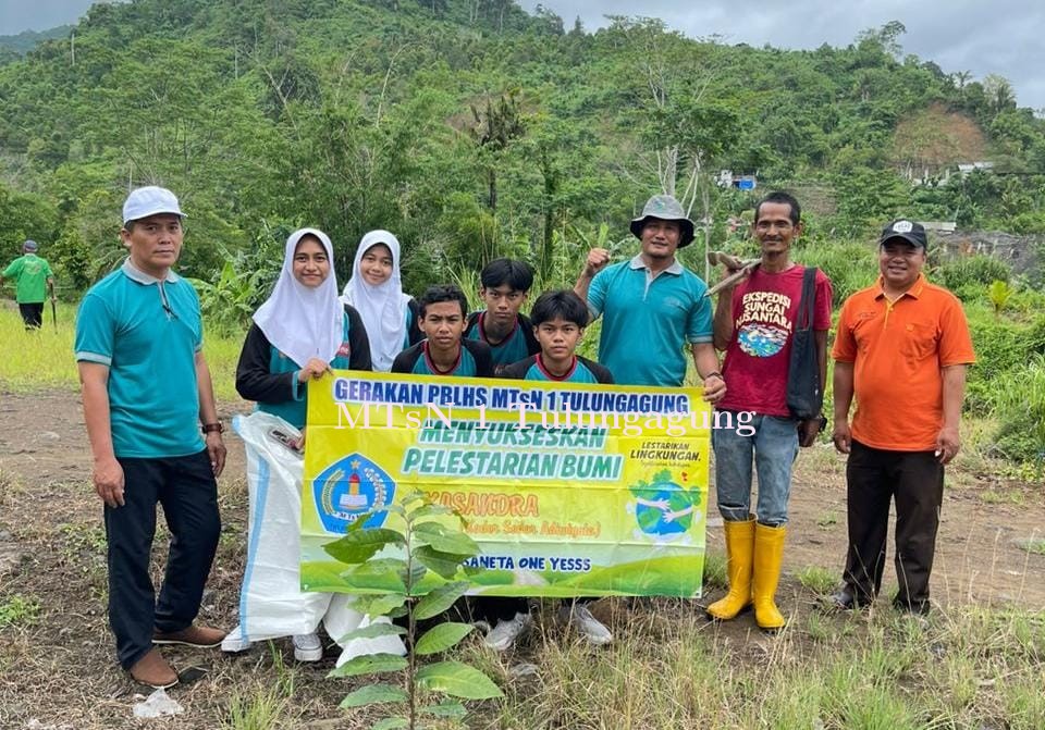 Siswa dan Guru Matsaneta Ikut Aksi Bersih Pantai Klatak