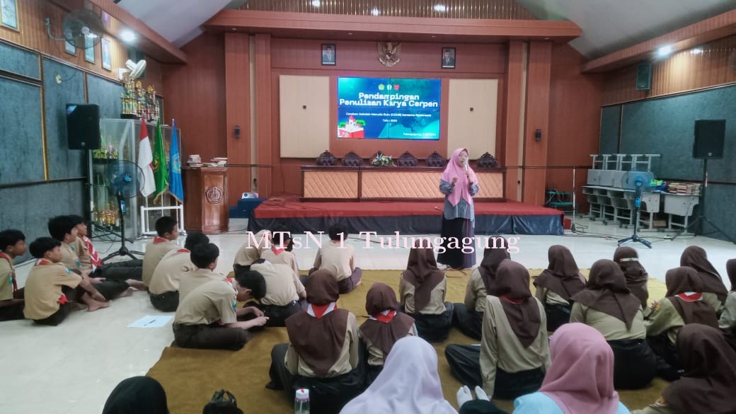 Giat Literasi, Dampingi Siswa Menulis Karya Cerpen dalam GSMB Nasional