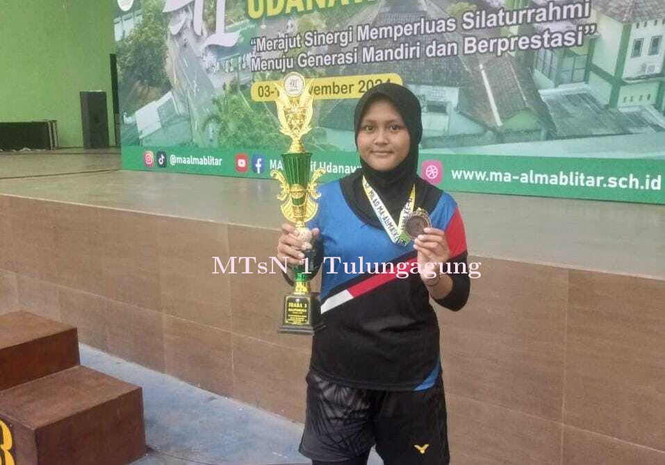 Juara 3 Bulutangkis Tunggal Putri di Blitar