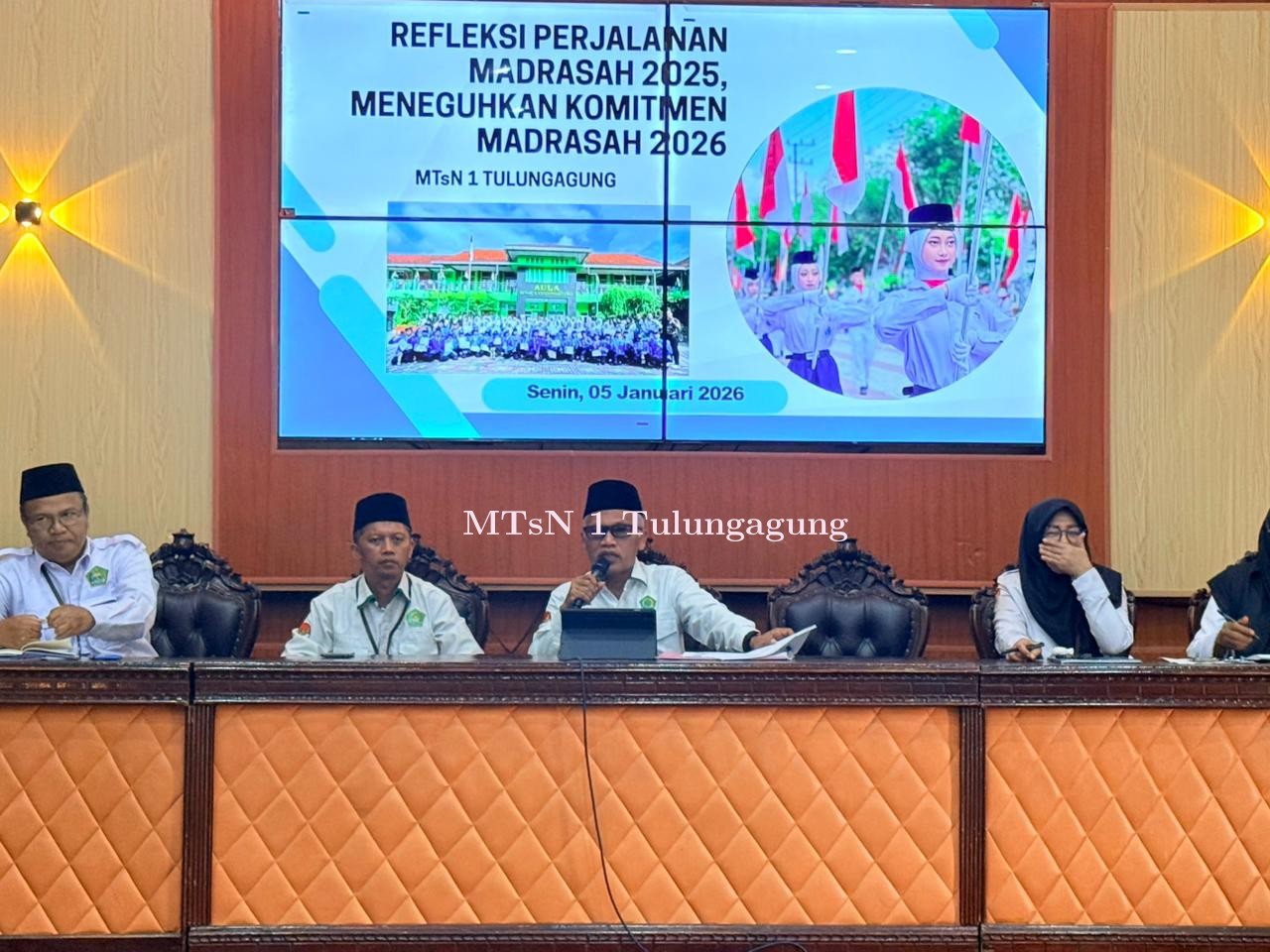 Boyong Dua Medali Emas Nasional Olimpiade Fisika dan Bahasa Inggris